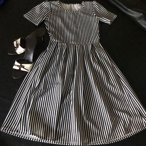 LuLaRoe B&W vertical stripe Amelia dress XXS